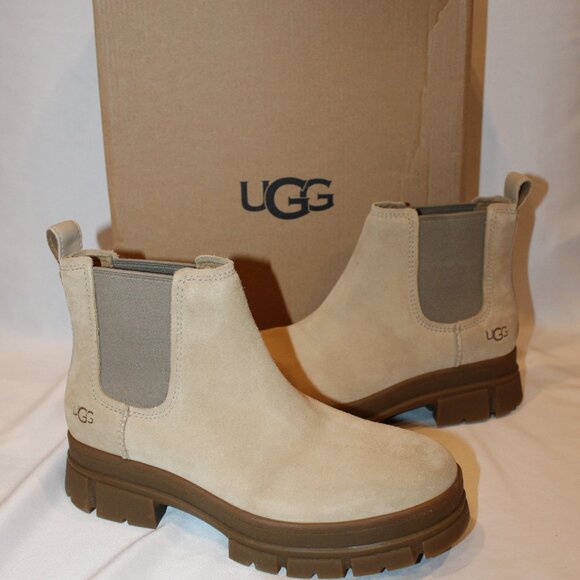 NIB UGG WOMEN'S ASHTON CHELSEA SUEDE PLATOFORM‎ BOOTS SAND - Picture 1 of 5